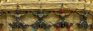 Des figures mythiques dans la lumière du temple