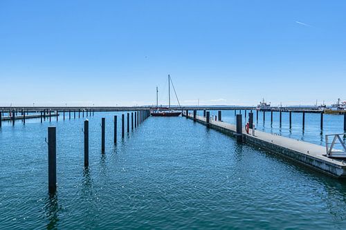 Voilier dans le port de Sassnitz