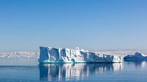 Berglandschap op Antarctica; Mountain Landscape at Antarctica van Hillebrand Breuker