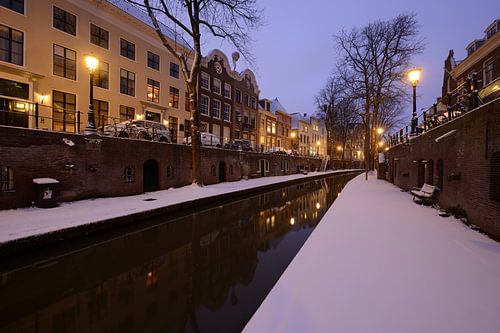 Nieuwegracht in Utrecht between Paulusbrug and Pausdambrug by Donker Utrecht