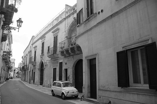 schwarzer und weißer Fiat von Robert Verbrugge