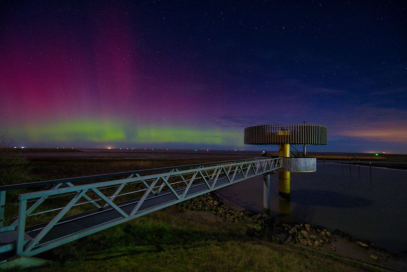 Northern Lights show near Den Oever by peterheinspictures