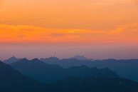 "Het vallen van de schemering" over de Oostenrijkse Alpen van Kaj Hendriks thumbnail