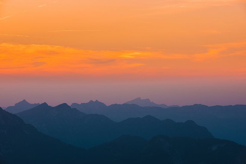 "Het vallen van de schemering" over de Oostenrijkse Alpen van Kaj Hendriks
