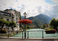 Blauwe rivier in Interlaken Zwitserland