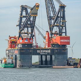 Het grootste kraanschip ter wereld: de Sleipnir. van Jaap van den Berg