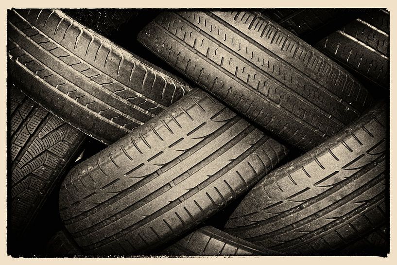 Artwork of worn car tires by Gert van Santen