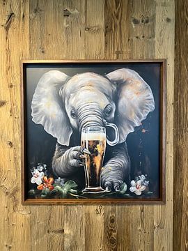 Klantfoto: Olifant met Biertje Schilderij | Grappig Schilderij | Humor van AiArtLand