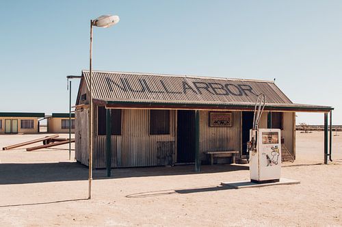 Retro petrol station along the road in Australia by Guido Boogert