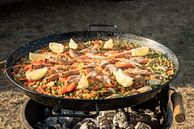 Paella, wie es von den Spaniern zubereitet wird. von Annelies Martinot Miniaturansicht