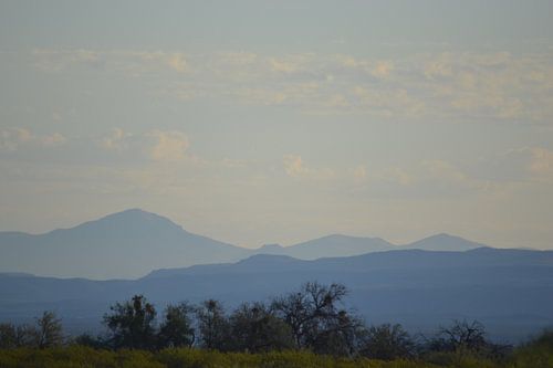 Bergketen in de ochtendzon