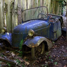 Auto blauw  van Ronald Rietveld