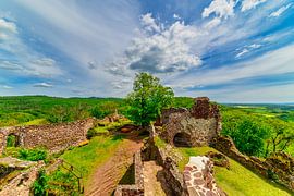 Ein Blick auf die Burgruine in Hohnstein im Harz von Andreas Völkel