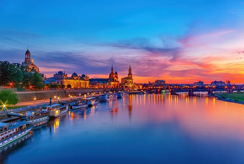 Vieille ville historique de Dresde au crépuscule