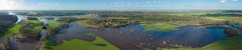 Overstroming van de rivier de Vecht door hoogwater bij stuw Junne