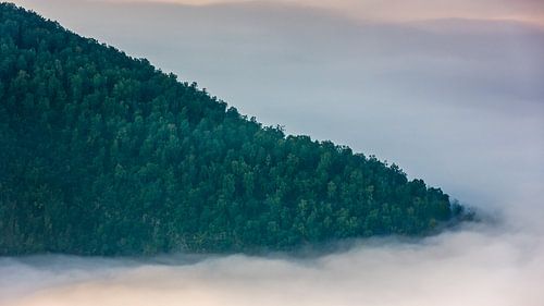 Vue de Stegastein, bien au-dessus des nuages