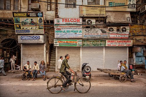 Busy Indian street market in New Delhi, India.
