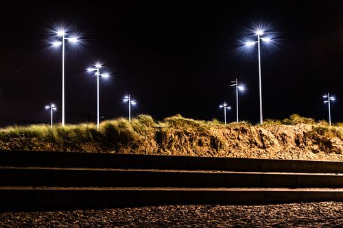 Harmonieuze lantaarnpalen bij het strand van Scheveningen