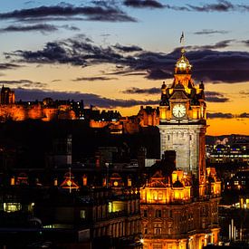 Edinburgh mit dem Balmoral Hotel und dem Edinburgh Castle ohne Bokeh von Leo Schindzielorz