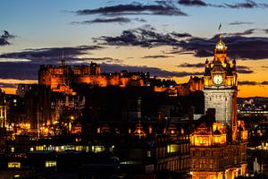 Edinburgh mit dem Balmoral Hotel und dem Edinburgh Castle ohne Bokeh