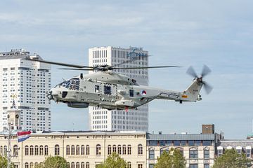 NH-90 helikopter in actie tijdens Wereldhavendagen 2018. van Jaap van den Berg
