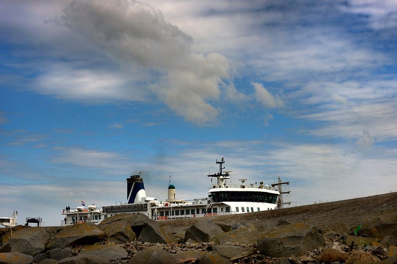 Veerboot  by Harrie Muis