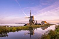 Paysage de polders avec brouillard et moulin à vent