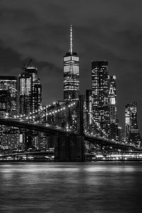 De Brooklyn Bridge en Freedom Tower in New York in zwart-wit van Tux Photography