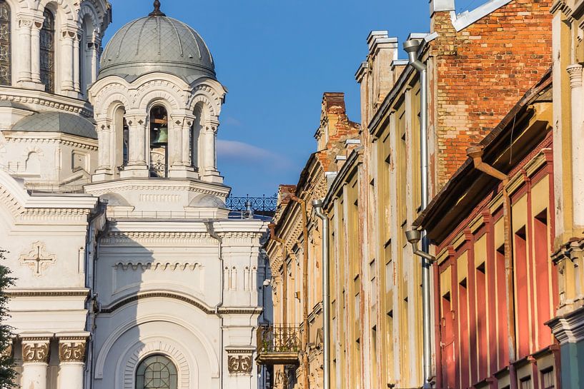 L'église de l'archange Michel et les vieilles maisons de Kaunas par Marc Venema