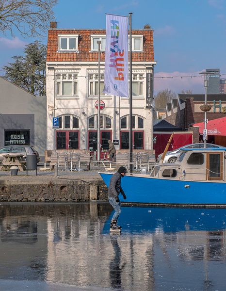 Schaatsen op de Piushaven  by Freddie de Roeck