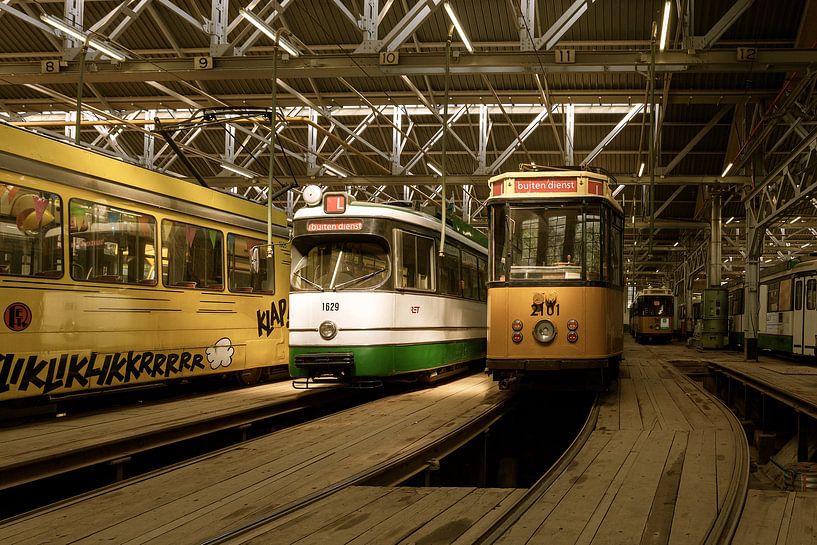 Trams In de hangar... van Pixel Meeting Point