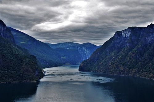 Fjords norvégiens foncés