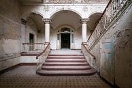 Escalier déserté dans Beelitz. par Roman Robroek - Photos de bâtiments abandonnés Aperçu
