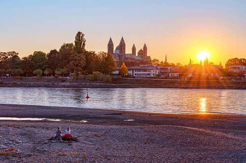 Sonnenuntergang am Rhein bei Speyer
