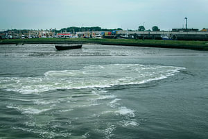 Niedrigwasser im Wattenmeer – Boot auf dem Watt