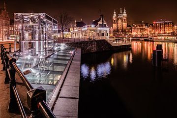 Lift naar de metro in Amsterdam van Daan van Oort