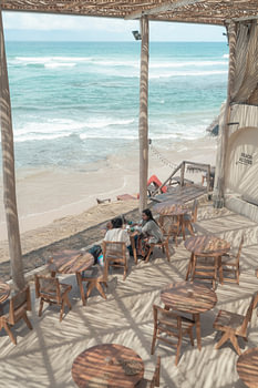 Fotogeniek café met uitzicht op zee | reisfotografie print | Sri Lanka