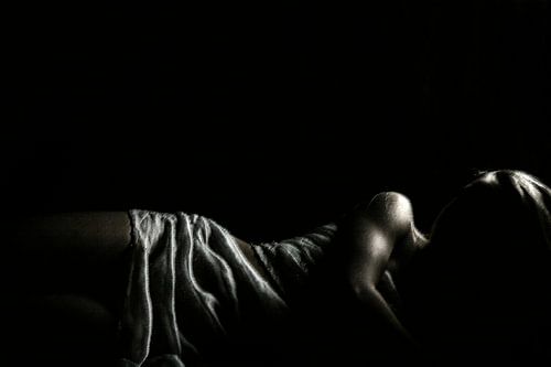 Liggend model zwart-wit