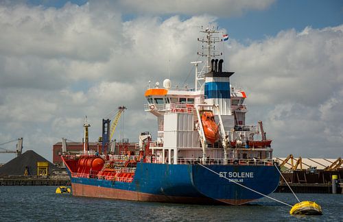 Schepen afgemeerd in de haven van Dordrecht.