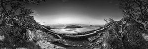 Landschaft am Balos Beach auf Kreta in Griechenland. Schwarzweiss Bild.