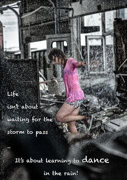 Dansen in de regen van Moodshots  .nl
