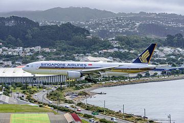 Singapore Airlines Boeing 777-200 bij Wellington Airport.