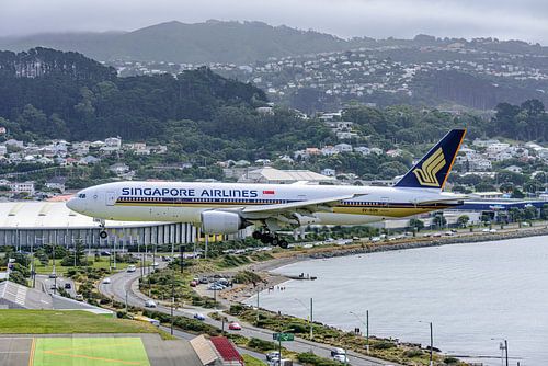 Le Boeing 777-200 de Singapore Airlines à l'aéroport de Wellington.