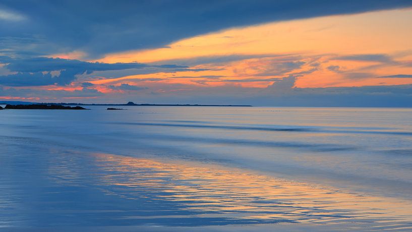 Lever du soleil sur la plage de Bamburgh, Northumberland, Angleterre par Henk Meijer Photography