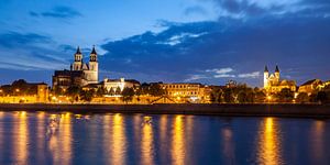 Magdeburg mit dem Dom bei Nacht von Werner Dieterich