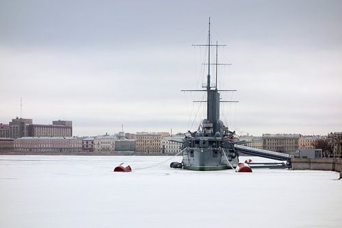 De Aurora, gevangen in ijs