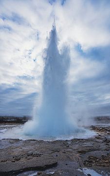 Strokkur geiser barst uit in IJsland van Patrick Groß