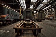 Urbex hal met oude treinen en wagons van Dyon Koning thumbnail