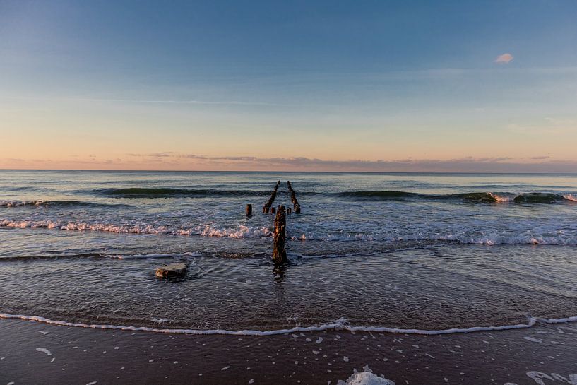 Evening walk along the beach promenade in Mielno by Oliver Hlavaty