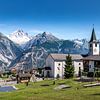 Bietschhorn met kerkje in Unterbäch op de voorgrond van Ad Van Koppen Fotografie